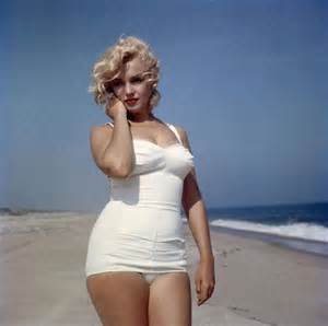 Marilyn Monroe's True Size. Her clothing tells the truth.