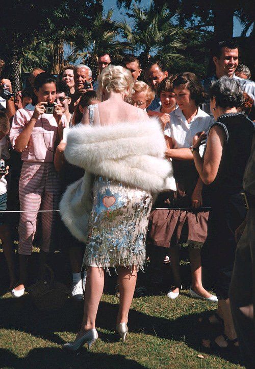 How To Survive Being A Marilyn Fan Online